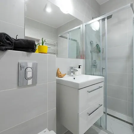 Luxury In -3- Bright & Secure Free Parking