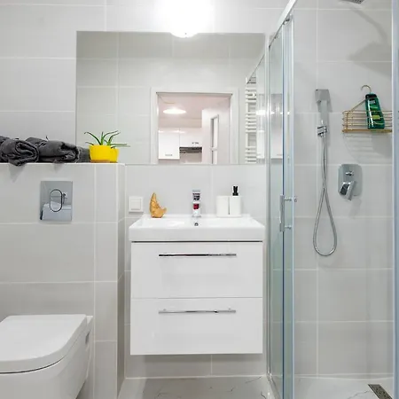 Luxury In -3- Bright & Secure Free Parking *