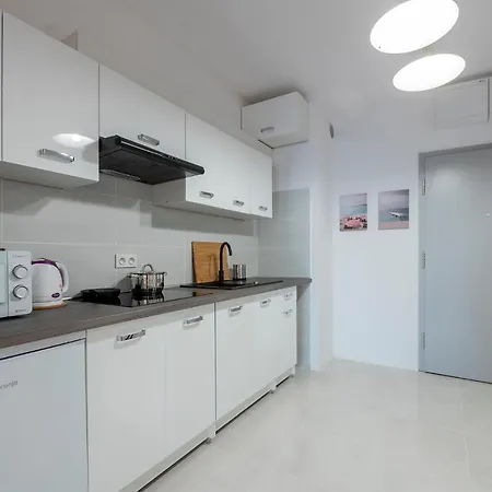 Luxury In -3- Bright & Secure Free Parking *