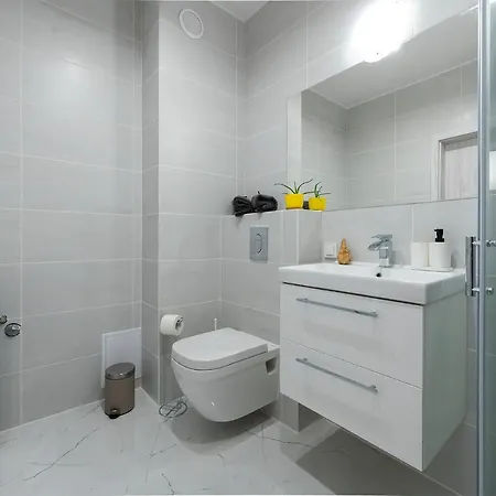 Luxury In -3- Bright & Secure Free Parking *