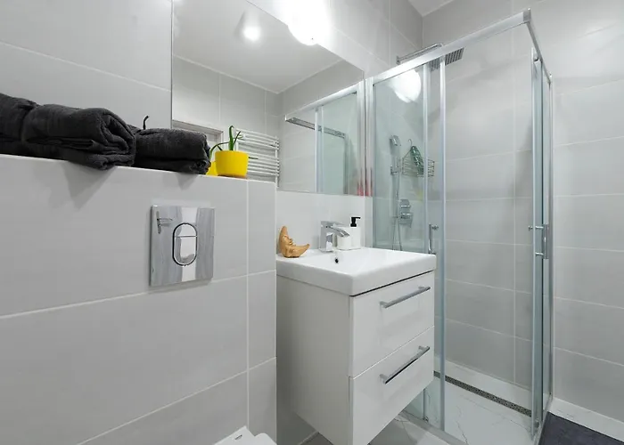 Luxury In -3- Bright & Secure Free Parking