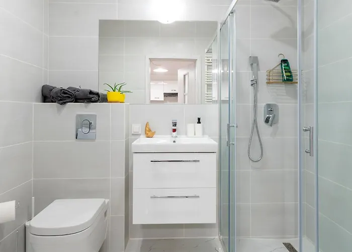 Luxury In -3- Bright & Secure Free Parking *